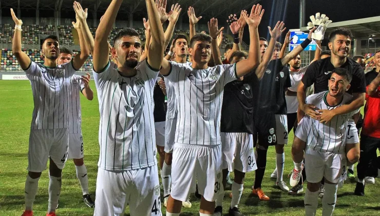 Bornova 1877, Rakiplerine Fark Atıyor!