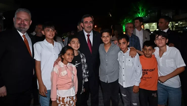 Yılmaz, İzmir’de Vatandaşlarla Buluştu