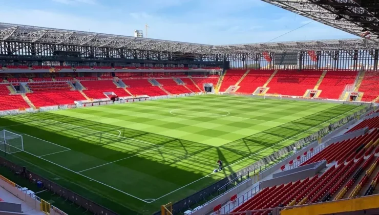 İzmir’de 9 Eylül Coşkusu: A Milli Takım İzlanda’da!