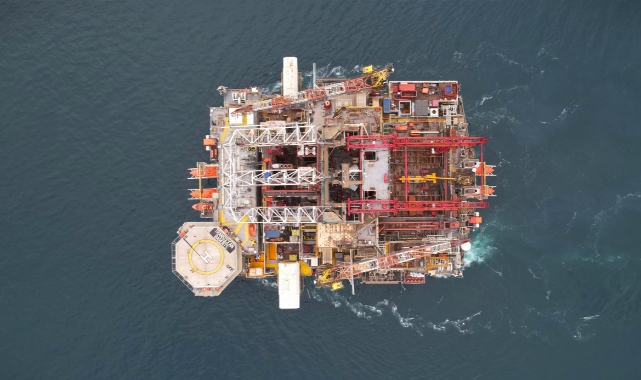 Dev Petrol Platformu İstanbul Boğazı’ndan Geçti!