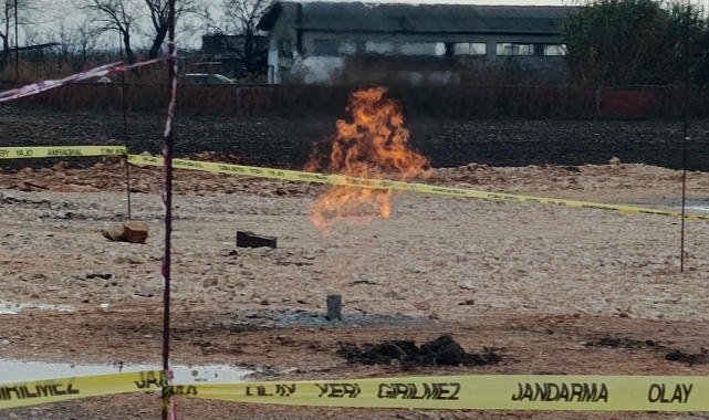 Karacabey’de Doğal Gaz Yüzlerce Saat Yanıyor!