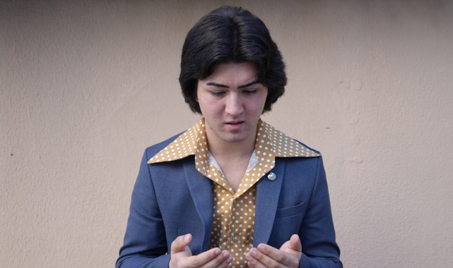 Ferdi Tayfur’un Hayranı Hastane Önünde Bekliyor