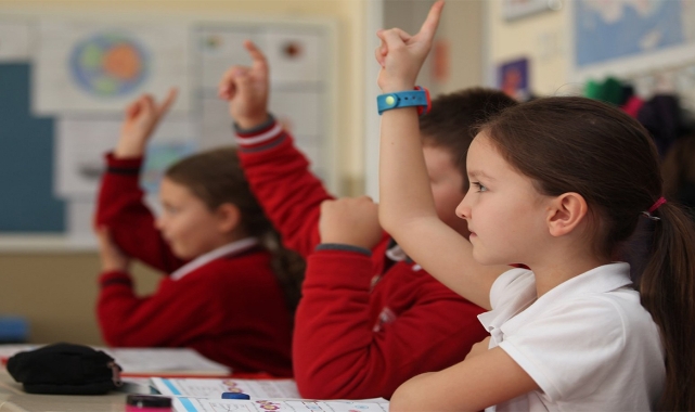 Okul Kıyafetleri Artık Ekonomik ve Sade Olacak!