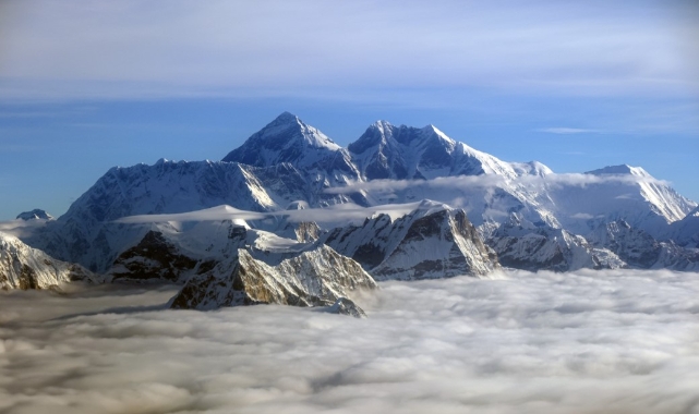 Türk Yönetmen Everest’i Havadan Görüntüledi!