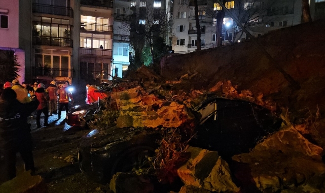 Beşiktaş’ta Tozlaşan Duvar 8 Aracı Göçürdü!