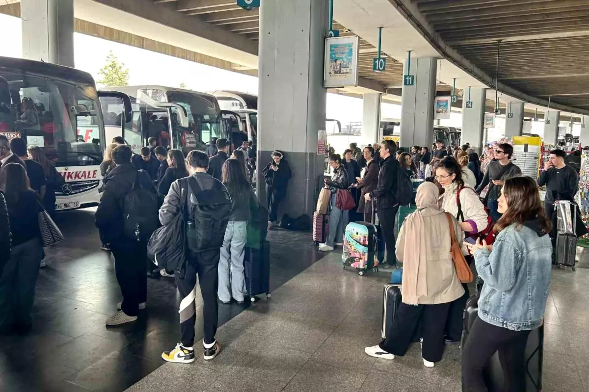 İzmir Otogarı’nda Bayram Yoğunluğu Zirveye Çıktı!