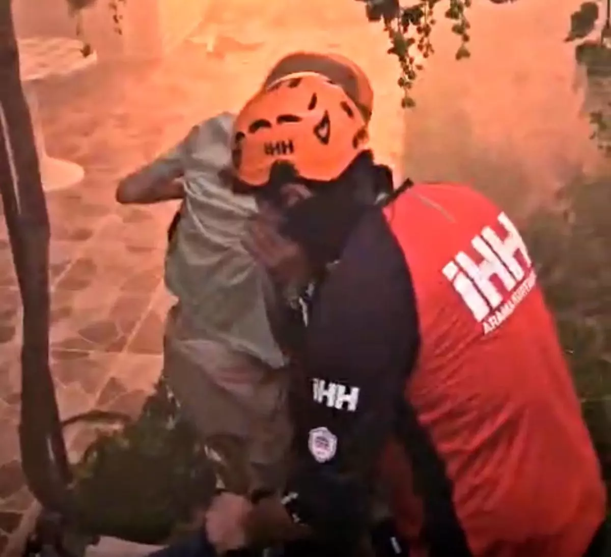 İzmir’de Yangında Mahsur Kalanlar Dramı