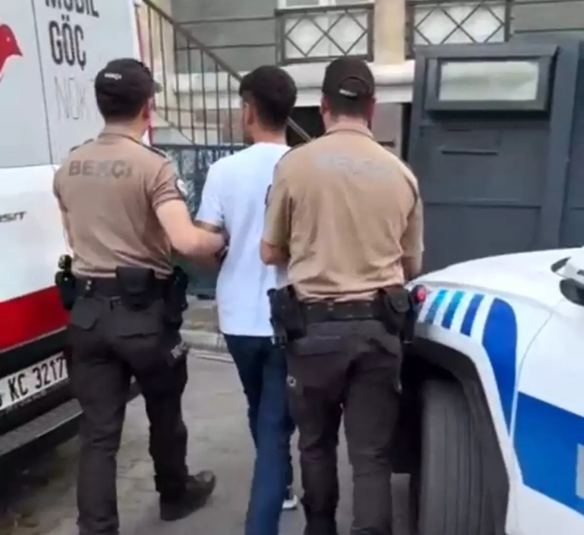 İzmir’de Göçmen Kaçakçısı Yakalandı: 17 Yıl Cezası!