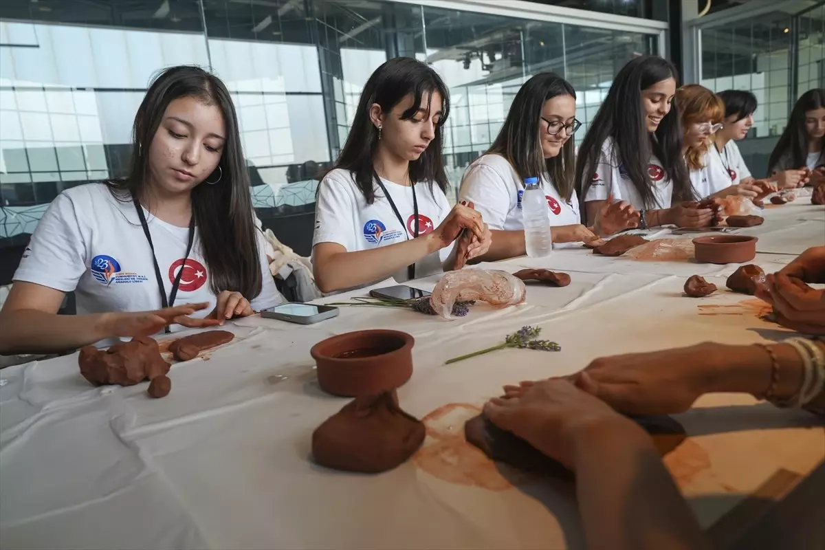 Gençler Tarih ile Sanatı Birleştiriyor!