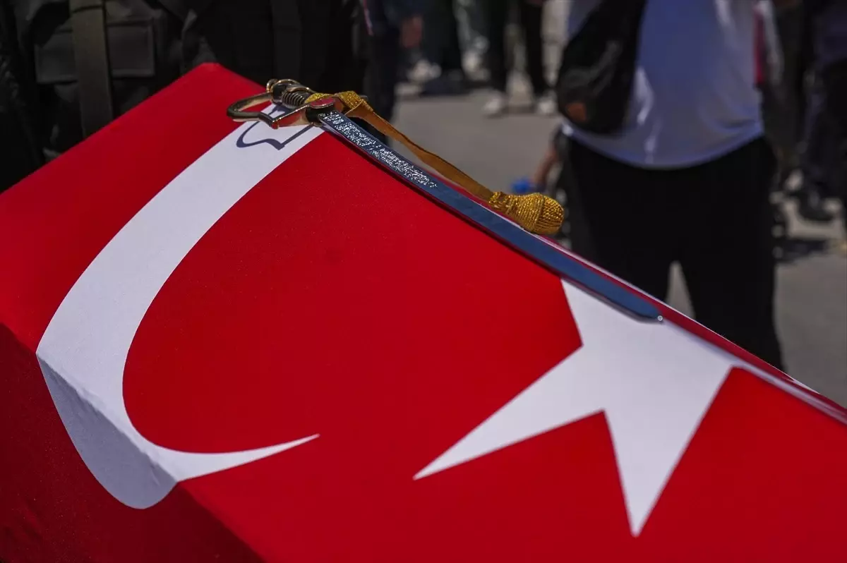 Şehit Üsteğmen Ege Akar, İzmir’de Son Yolculuğuna Uğurlandı