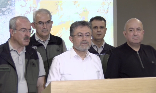 Çanakkale’de Yangınlar Korkutuyor: 2 Yangın Kontrol Altında!