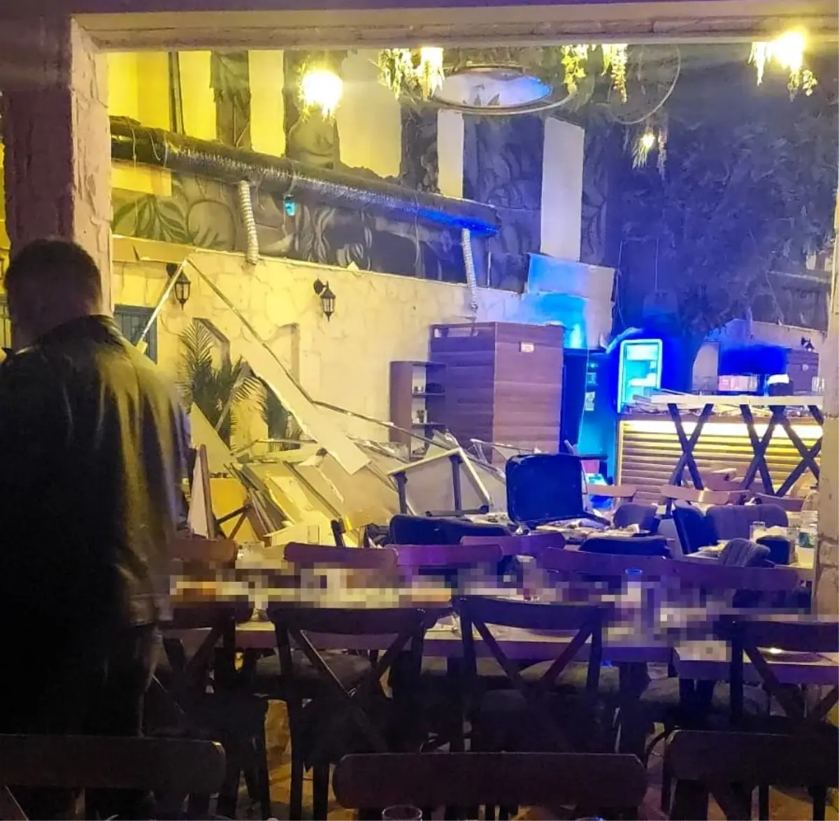 İzmir’de Eğlence Mekanında Duvar Çöktü: 6 Yaralı