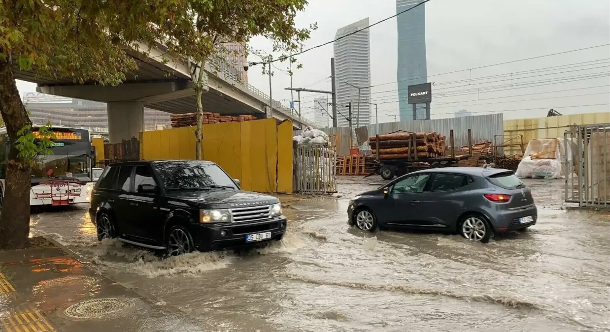 İzmir’de Şiddetli Yağış; Dikili’ye 99.8 kg Düştü!