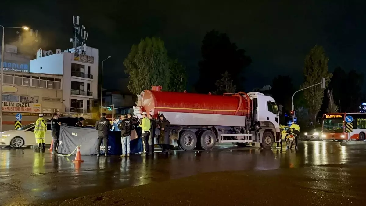 Bornova’da feci kaza: Motosiklet sürücüsü hayatını kaybetti