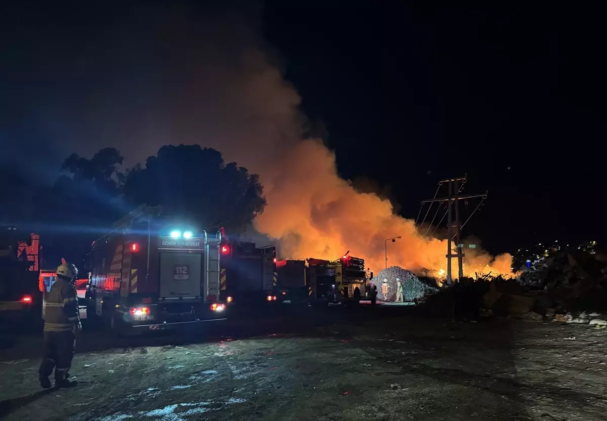 Menemen’de Çöp Depolama Alanında Yangın!