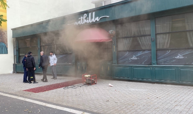 Otel Mutfaklarında Yangın: 152 Kişi Tahliye Edildi!