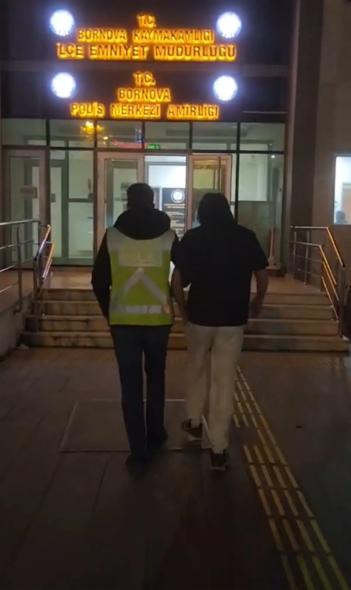 Trafikte Levye Saldırısı: İki Kişi Gözaltında!