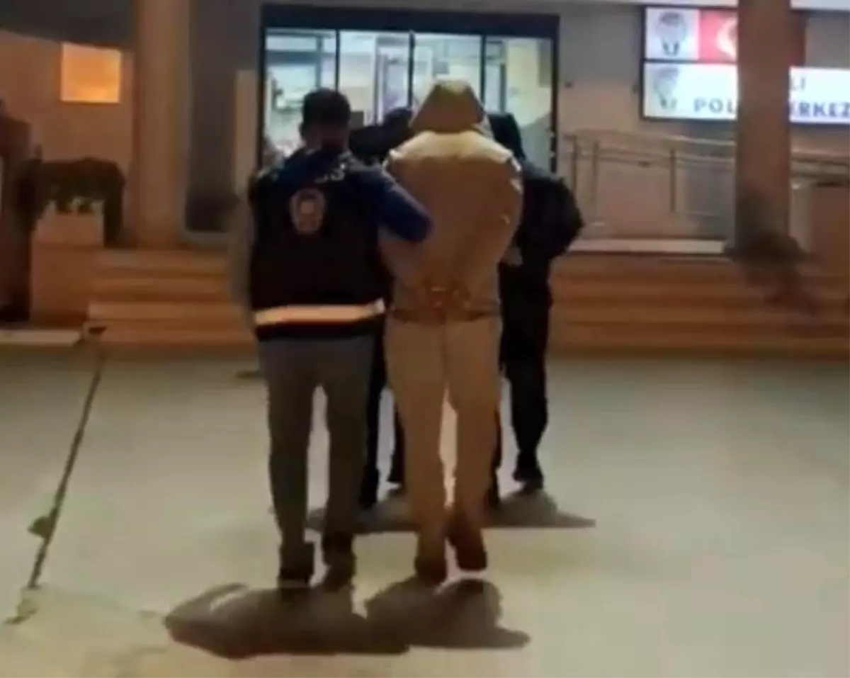 İzmir’de Uyuşturucu Operasyonu: 3.280 Hap Ele Geçirildi!