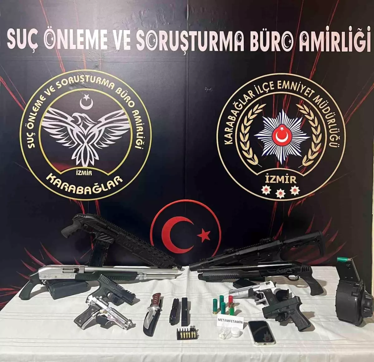 İzmir’de Silah ve Uyuşturucu İle Operasyon! 3 Gözaltı