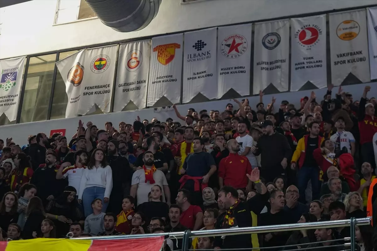 İzmir’de Göztepe-Beşiktaş Maçında Gerginlik