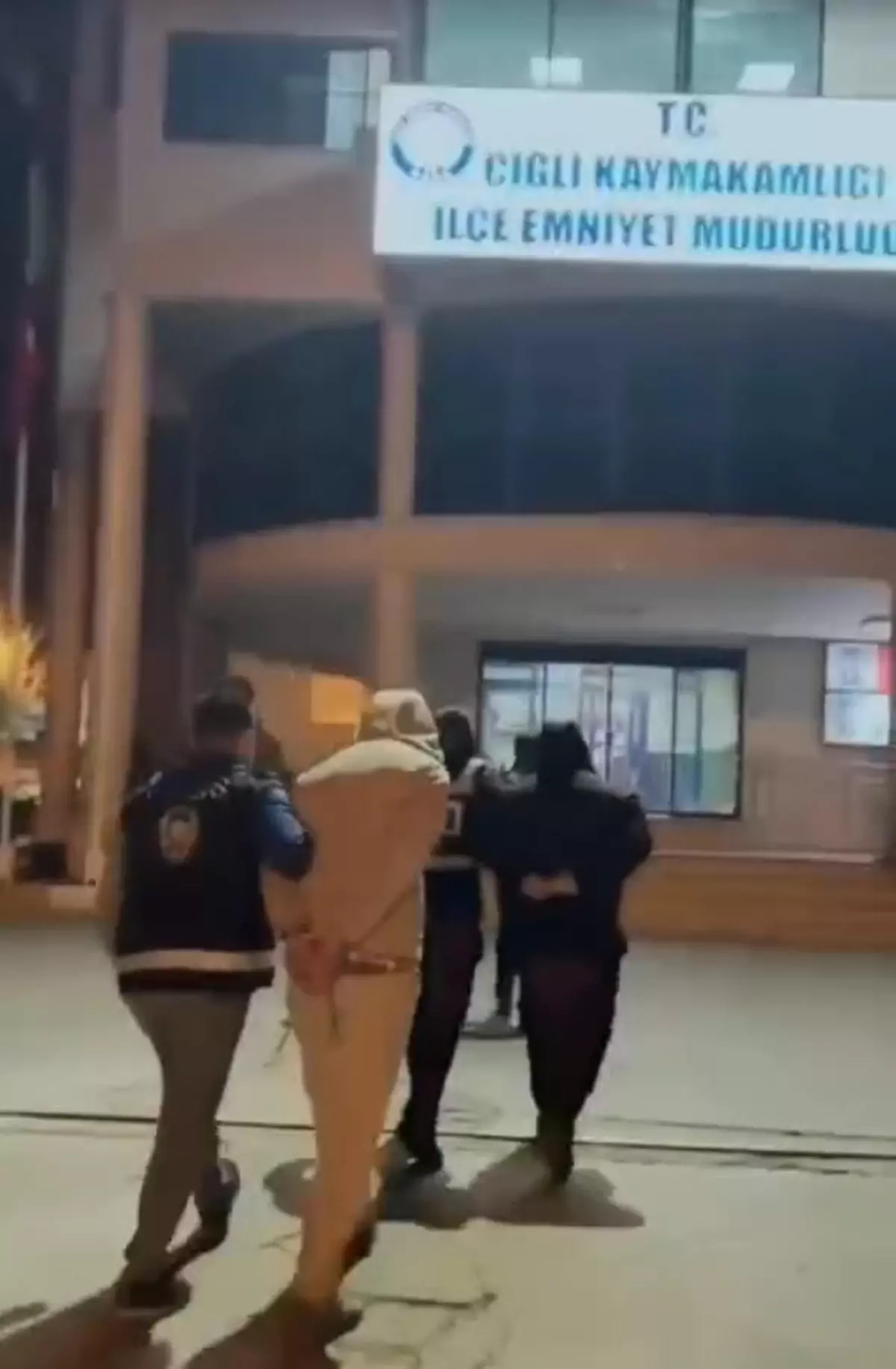 Çiğli’de Uyuşturucu Operasyonu: 3 Gözaltı!