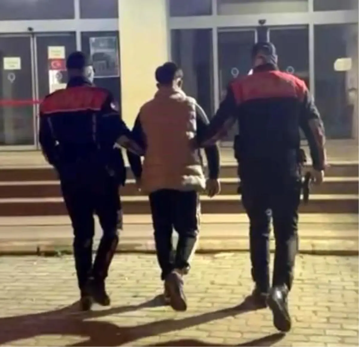 42 Yıl Hapis Cezalı Hırsız İzmir’de Yakalandı!