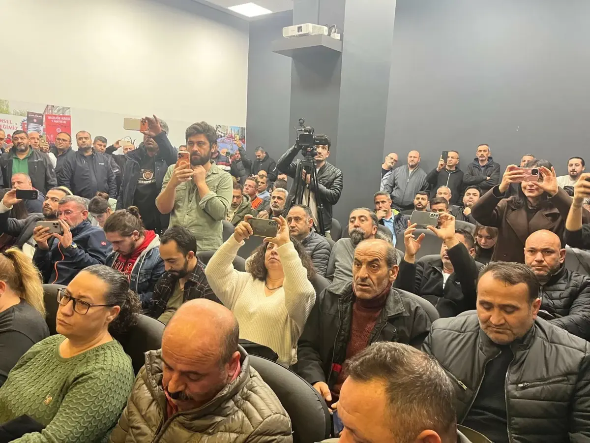 İşçilerden ‘Çıplak Ayak Yürüyüşü’ Eylemi!