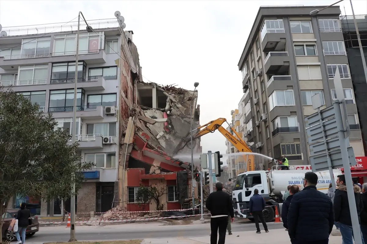 İzmir’de Yıkımda Korkutan Hasar Olayı!