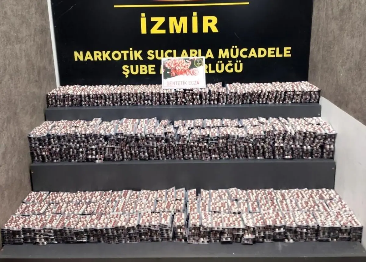 İzmir’de 55 Bin Uyuşturucu Hap ve Kokain Ele Geçirildi