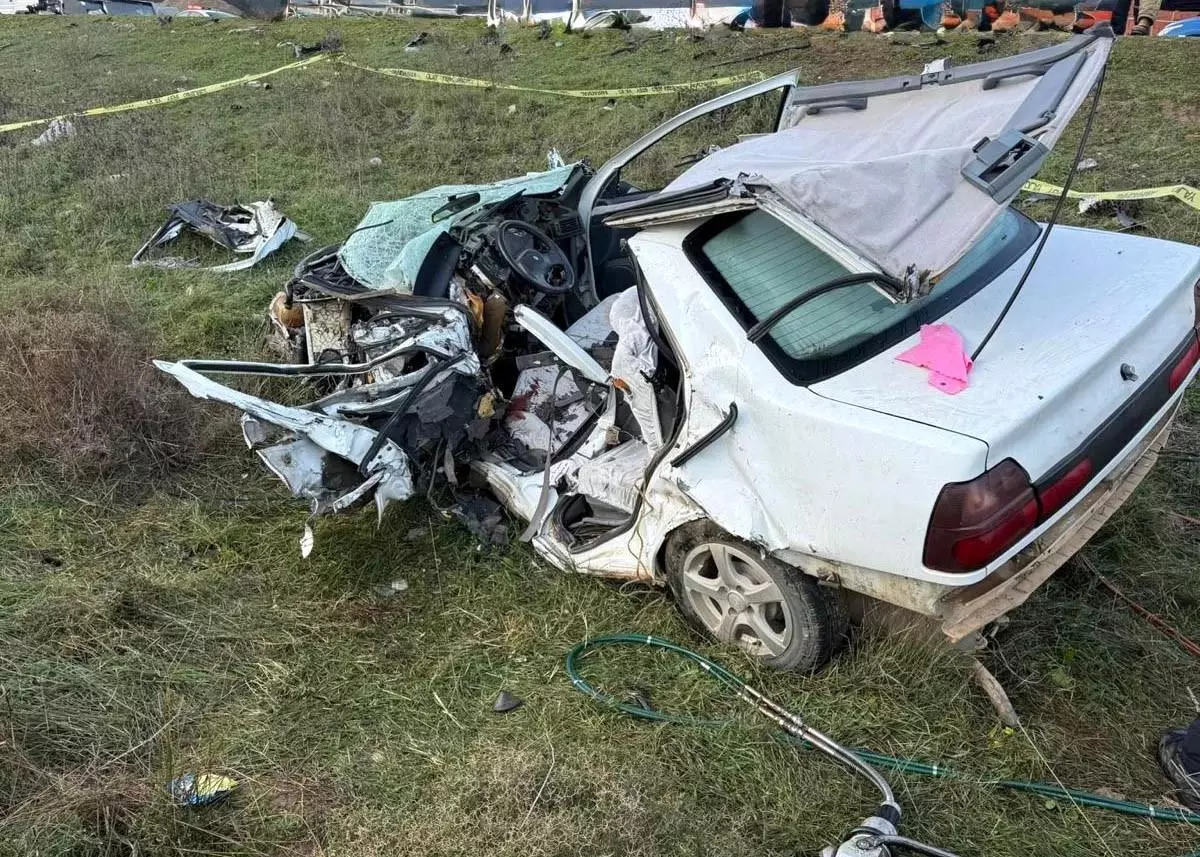 Menderes’te Trafik Kazası: 1 Ölü, 1 Yaralı