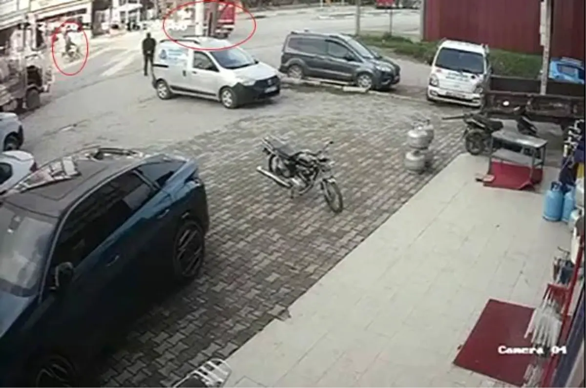 İzmir’de Motosiklet Kazası: Genç Hayat Mücadelesi Veriyor