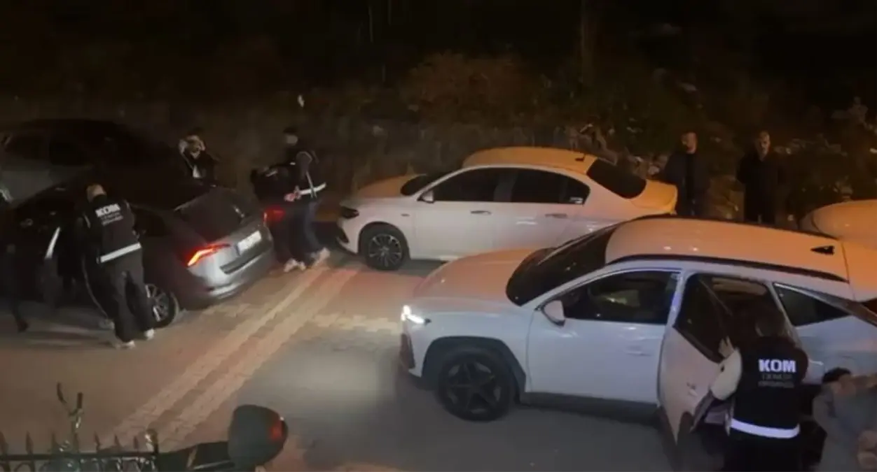 İzmir’de Otomobil Galerisine Patlayıcı Saldırı!