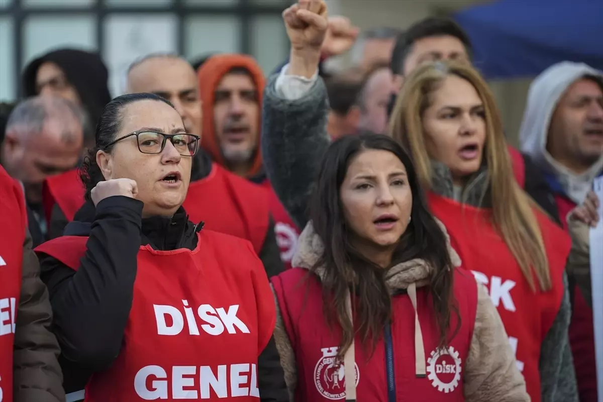 İzmir İşçilerinden Hak Arayışı: Eylemler Sürüyor!
