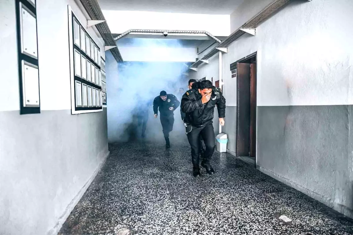 İzmir’de Yangın Tatbikatı: İtfaiye Ekibi Başarılı!