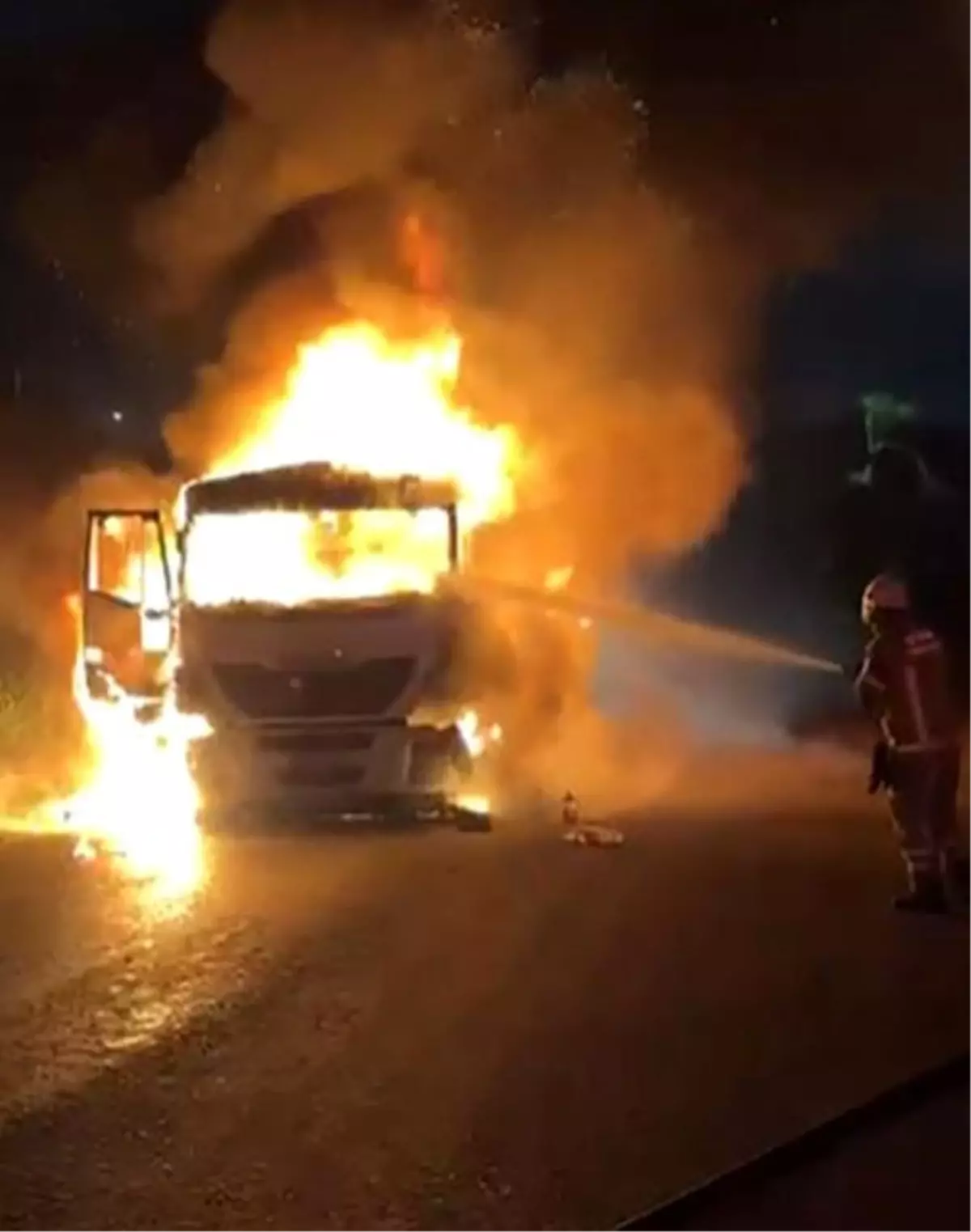 Aliağa’da Tır Yangını, İtfaiye Zamanında Müdahale Etti!