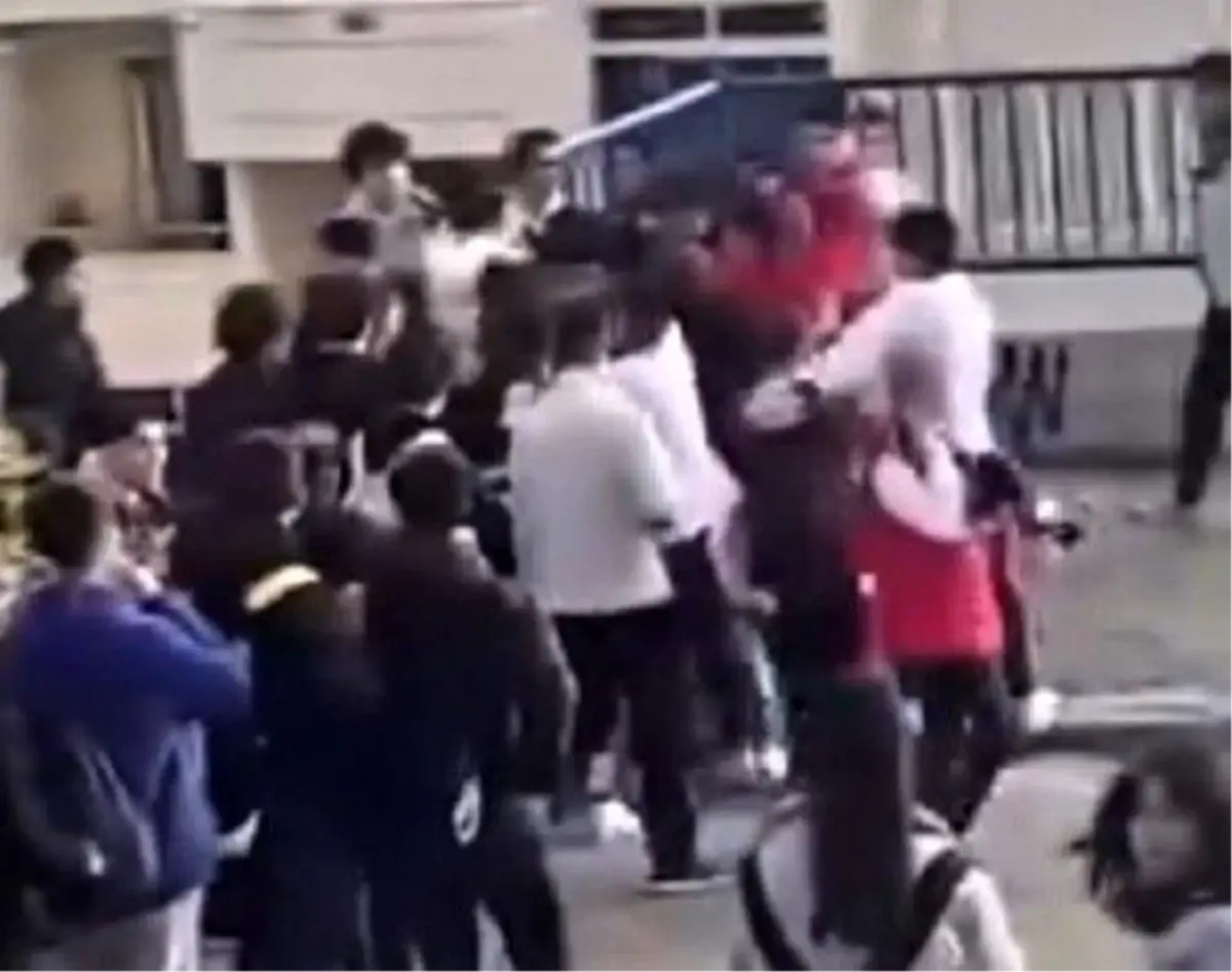 İzmir’de Öğrenciler Arasında Korkunç Kavga!