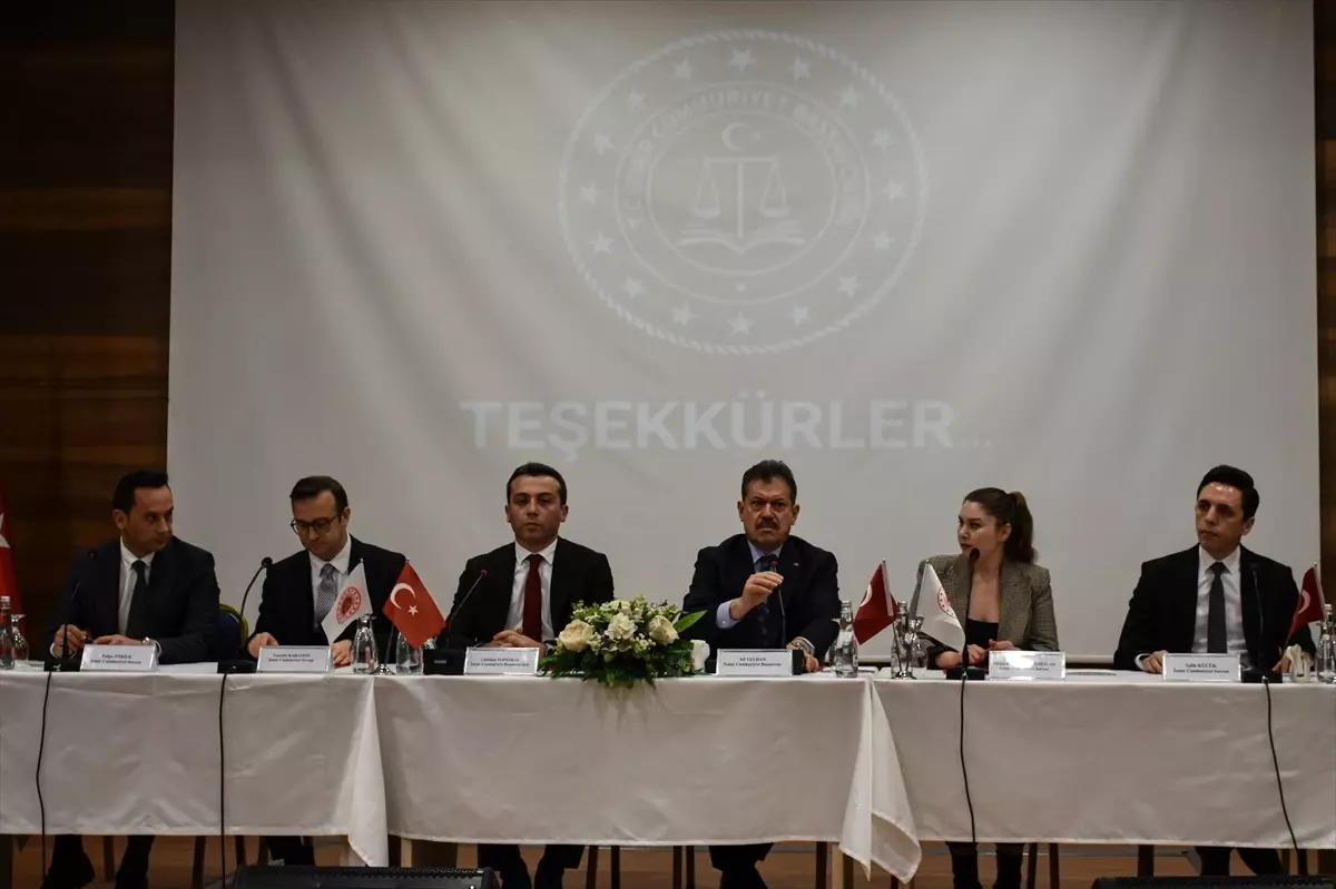 İzmir’de Uyuşturucu ile Mücadele Paneli Yapıldı