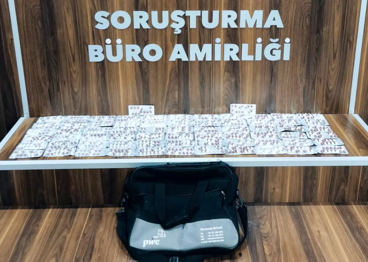 İzmir’de Uyuşturucu Operasyonu: 894 Hap Ele Geçirildi!