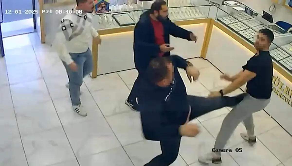 Kuyumcular Arasında Tekme Tokat Kavga!