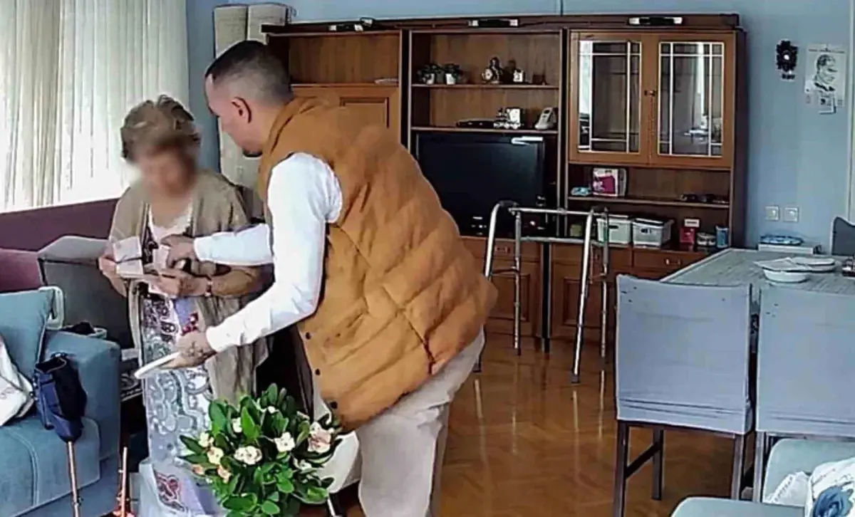 İzmir’de Yaşlı Kadınları Dolandıran Şahıs Yakalandı