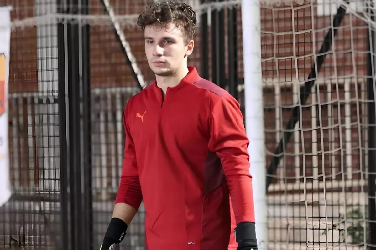 İzmirli Kaleci, Halı Saha Maçlarını Canlandırıyor!