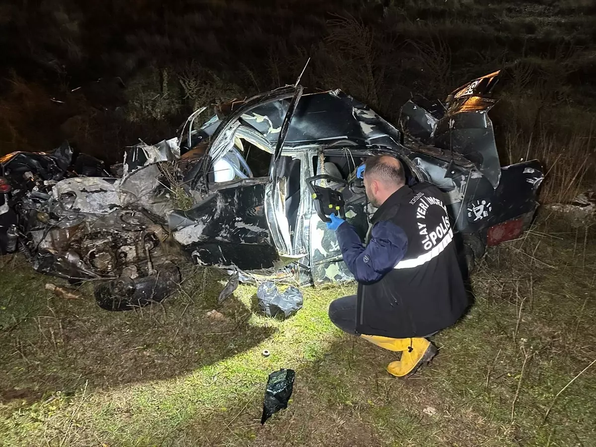 Uşak’ta Feci Kaza: 2 Can Gitti, 1 Yaralı!