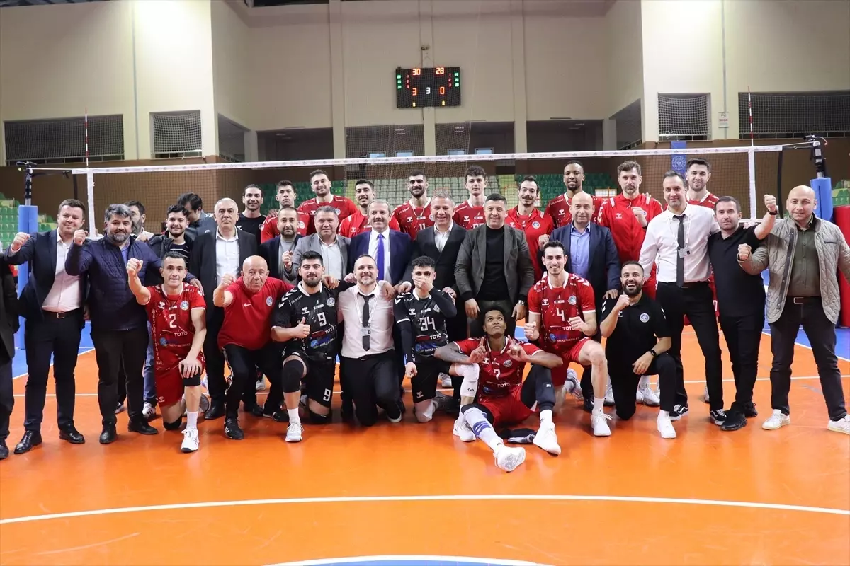 Voleybolda Kuşgöz İzmir Fark Yaratıyor! 3-0 Kazandı