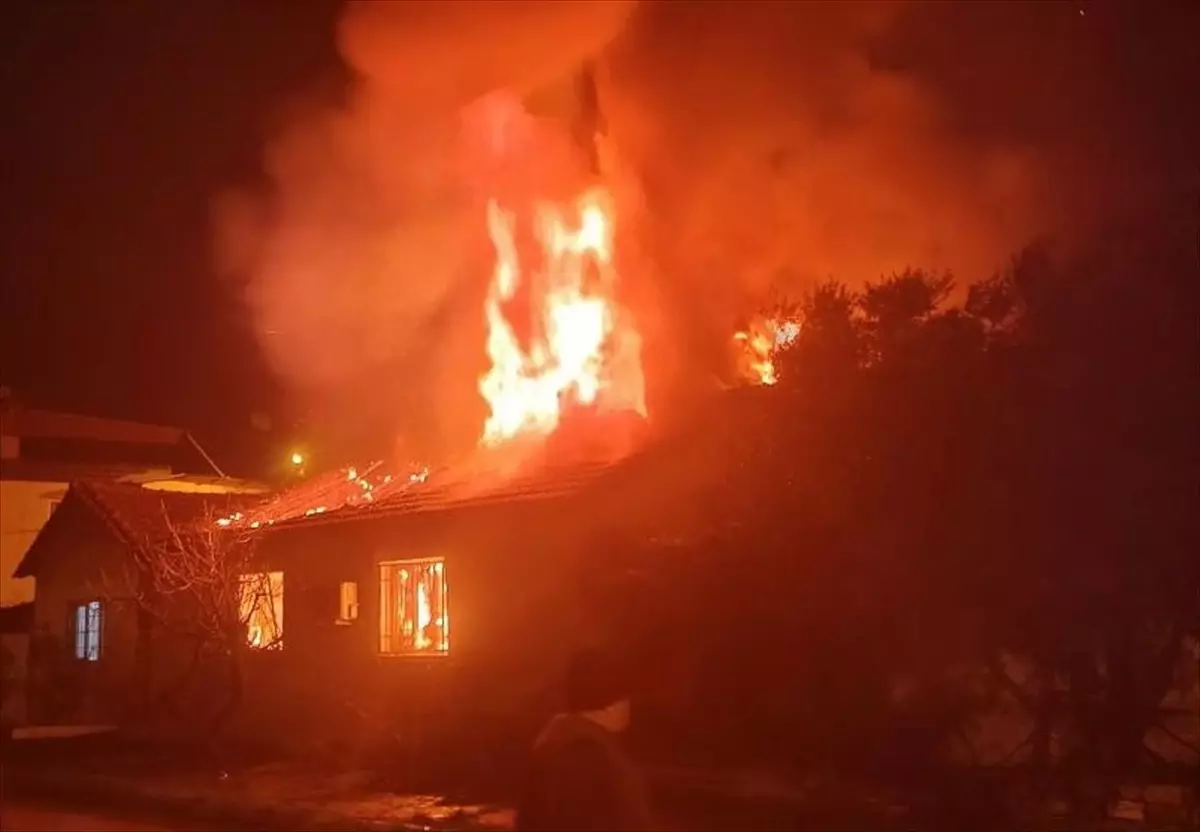 Bayındır’da Yangın Panik Yarattı: 1 Yaralı!