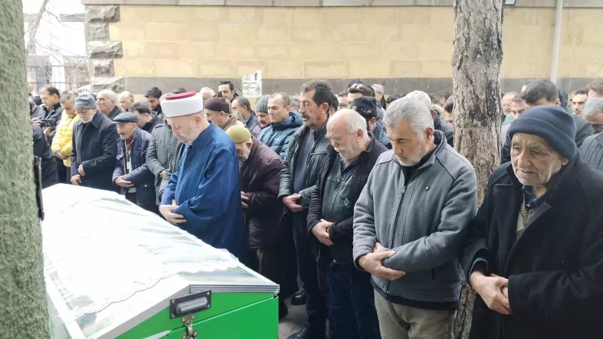 Kadın Cinayeti: Gözde’nin Cenazesine Duvak Örtüldü