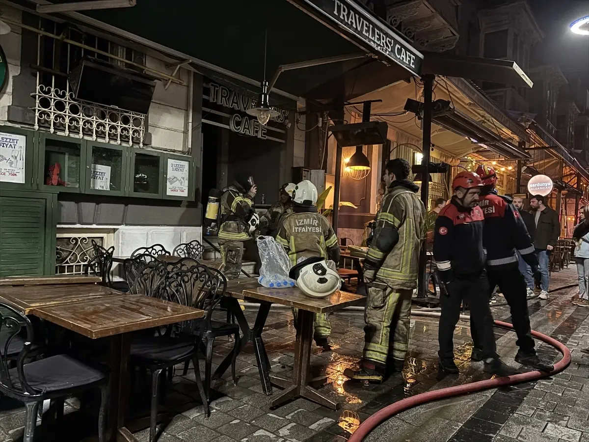 İzmir’de Kafe Yangını: Karı Koca Hastaneye Kaldırıldı