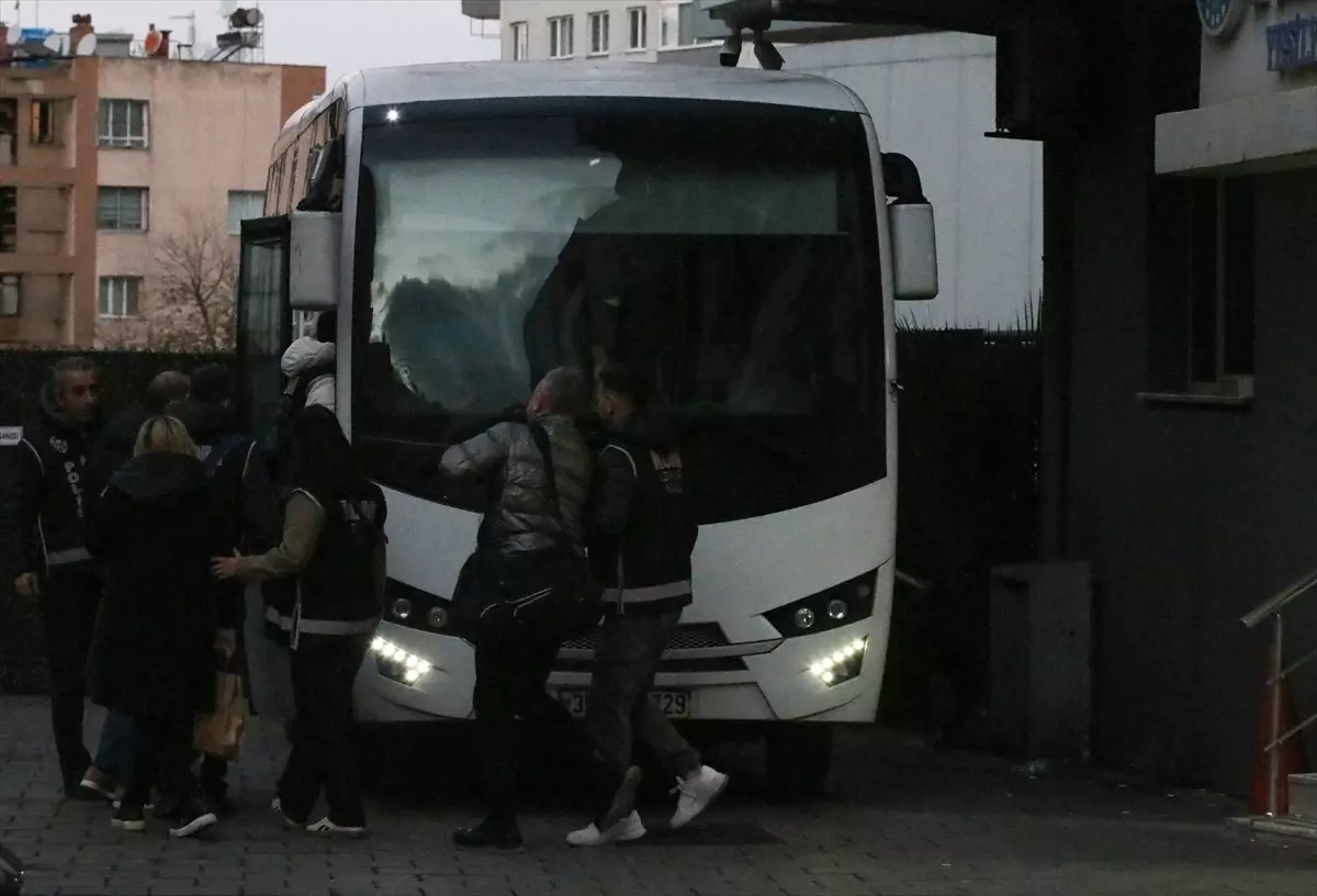 İzmir’de Zimmet İddiaları: 9 Kişi Adliyeye Sevk Edildi