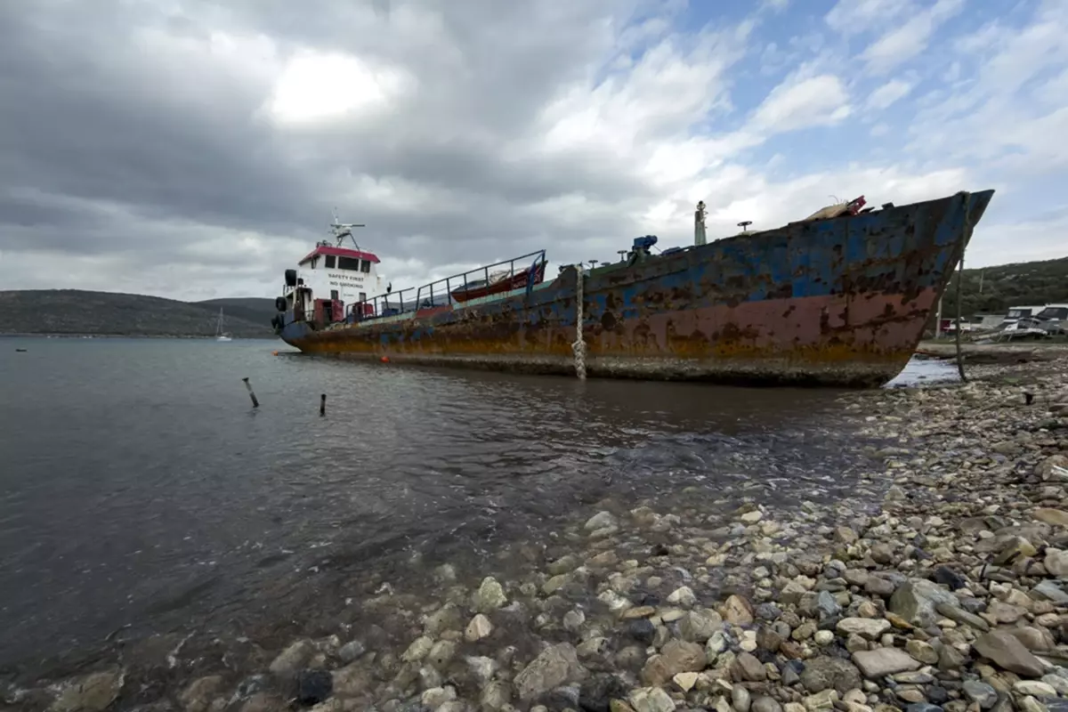 İzmir’de Hurda Gemiye 2,8 Milyon Cezası!