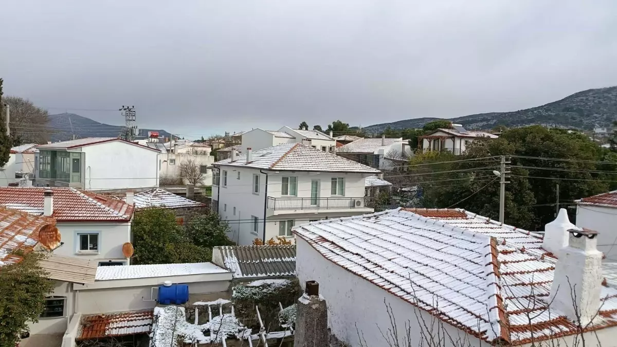 İzmir’de Kar Yağışıyla Beyaz Dönüşüm!