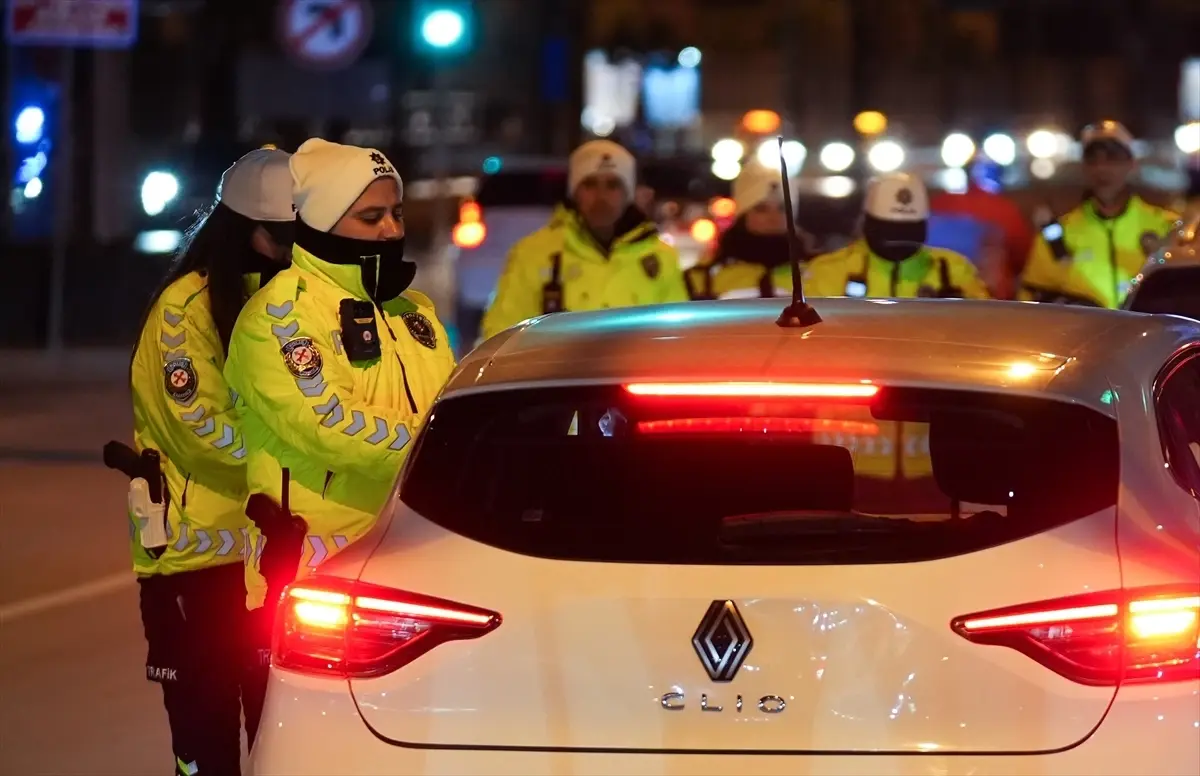 Yılbaşı İçin İzmir’de Trafik Denetimleri Yoğunlaştı!